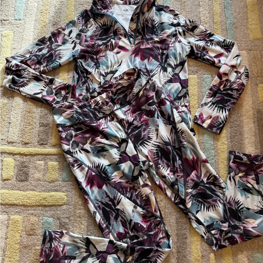 Obermeyer kids base layer top and bottom. Size medium.